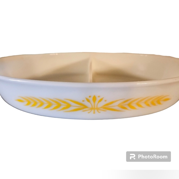 Pyrex Royal Wheat Divided Casserole Dish - Picture 6 of 10